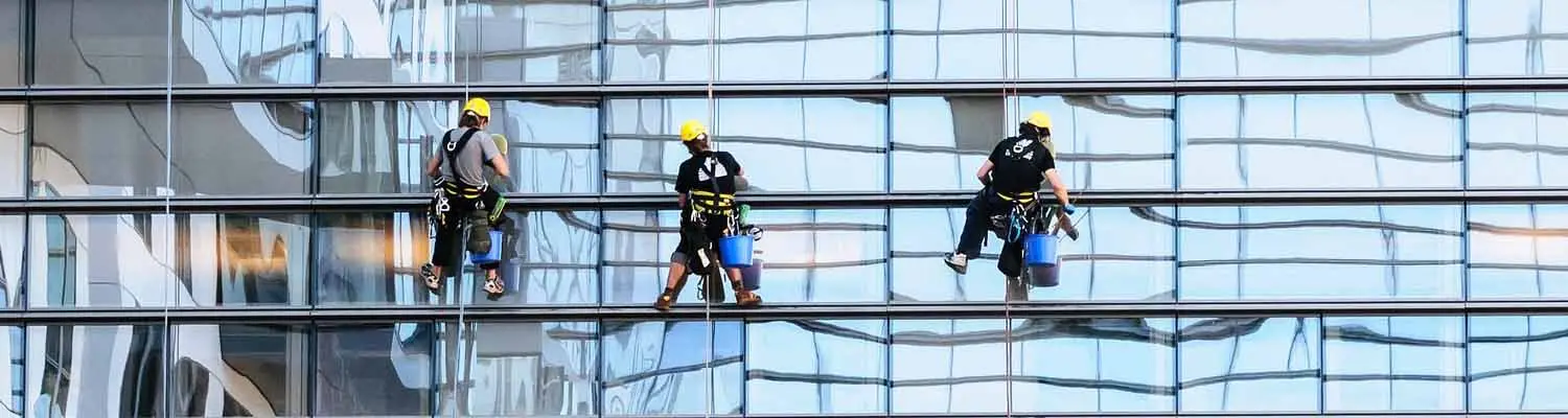 Vedação em fachada de pele de vidro